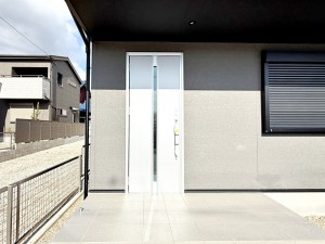 玄関 【玄関】 雨の日の出入りも濡れにくい玄関ポーチ