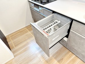 その他画像 食器洗浄乾燥機は食器と洗剤を入れてスイッチを押すだけ!洗い~乾燥まで!楽々後片付け!!