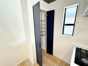 その他画像 キッチンに置いておくのも良いけれど、ちょっと邪魔になる食品を収納しスッキリしたキッチンに