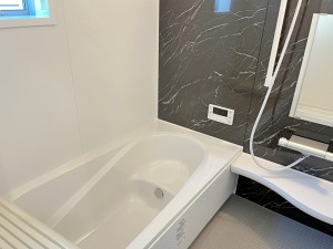 風呂 【施工例】ゆったり入れる浴槽、一日の疲れを癒してくれるくつろぎのバスタイムを…