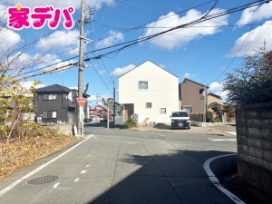 外観 前面道路:南側約6m幅