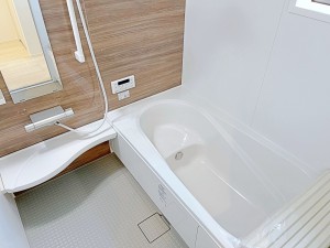 風呂 【施工例】ゆったり入れる浴槽、一日の疲れを癒してくれるくつろぎのバスタイムを…