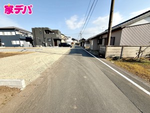 外観 前面道路:南側約5m幅