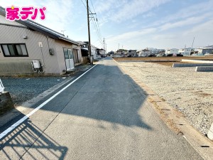 外観 前面道路も広く車通りも少ないので、運転が苦手な方でも自分のペースで駐車ができます