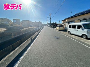 外観 前面道路:西側約8.8m幅