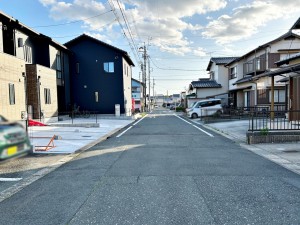 外観 前面道路:北西側公道