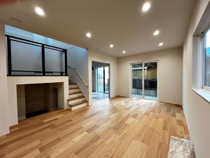 居間 18.5帖の広さを確保した南向きのリビング・ダイニング。採光に恵まれ心地よい空間