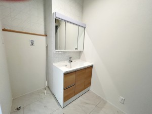 その他画像 【洗面台】 収納力と機能性に優れた洗面台で、朝の忙しい時間でも身支度準備がスムーズにできます。