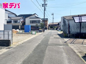 外観 前面道路:西側約6m幅