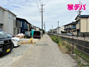 外観 前面道路:南側約4m幅