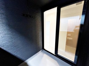 その他画像 【バルコニー】 屋根のあるインナータイプのバルコニーだから、急な雨でも洗濯物が濡れにくくて安心