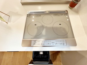 キッチン お手入れ簡単なIHコンロ。