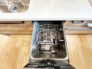 その他画像 食器洗浄乾燥機は食器と洗剤を入れてスイッチを押すだけ!洗い~乾燥まで!楽々後片付け!!