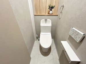 その他画像 【1階トイレ】 トイレは1階と2階の2か所に設置。どちらも洗浄機能付!