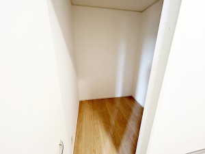 その他画像 【WIC2帖】 大容量のウォークインクローゼットで衣類や大きい荷物等も綺麗に収納!
