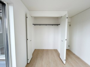 その他画像 全居室に収納が完備されています。衣類や雑貨、子供のおもちゃまでスッキリ収納できます。