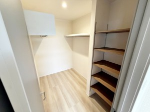 その他画像 【ウォークインクローゼット】 WICは洋服、帽子、バッグなど全て収納可能!お部屋がスッキリ整理整頓できます!