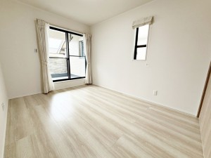 子供部屋 【洋室6帖】 バルコニーに面した洋室は視覚的にも広がりがでる開放的な空間になります。