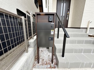 外観 ポストやインターホン等一体型のシンプルな門柱が標準設備!