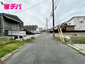 外観 前面道路:南東側約5.1m幅