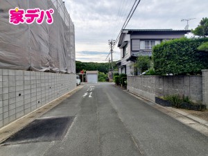 外観 前面道路:南東側約5.9m幅