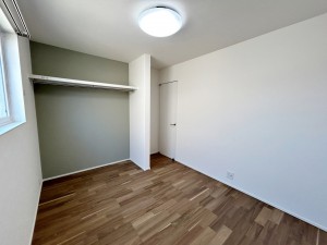子供部屋 【洋室6帖】 お子様にとっての初めての「自分の部屋」。学習机やベッドの配置もラクラクです。