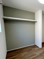 その他画像 全居室に収納が完備されています。衣類や雑貨、子供のおもちゃまでスッキリ収納できます。
