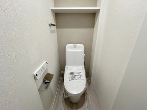 その他画像 【1階トイレ】 各フロア1カ所ずつシャワー機能付トイレを設置しており、忙しい朝の混雑も解消!