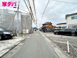 外観 前面道路は見通しが良く、車の移動もスムーズに行えます。