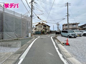 外観 前面道路も広く車通りも少ないので、運転が苦手な方でも自分のペースで駐車ができます