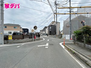 外観 前面道路:北西側約4.3m幅