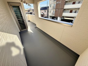 その他画像 【バルコニー】 屋根のあるインナータイプのバルコニーだから、急な雨でも洗濯物が濡れにくくて安心