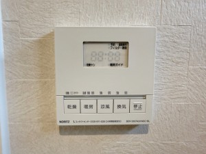 その他画像 【浴室乾燥暖房機】 入浴後の水滴や湿気を排出し、カビの発生や臭いを抑制する換気乾燥暖房機。雨の日の洗濯物にも効果的