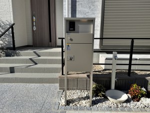外観 ポストはダイヤルロック式で安全。不在時も荷物が受け取れる宅配BOXを設置。