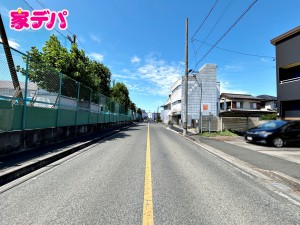 外観 前面道路:南東側約9.7m幅