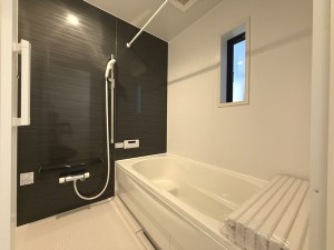 風呂 【施工例】ゆったり入れる浴槽、一日の疲れを癒してくれるくつろぎのバスタイムを…
