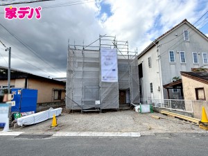 外観 【1号棟】上棟しました! ・長期優良住宅 ・5LDK ・LDK16.3帖、隣接洋室4.3帖 ・全居室収納完備 ・床下収納付き ・リビング収納 ・駐車場並列2台可