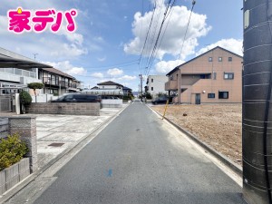 外観 前面道路:北側約4.4m幅