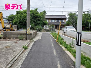 外観 前面道路:西側約4m幅