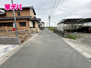 外観 前面道路:北西側約5m幅