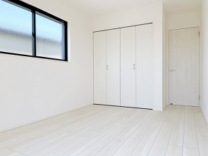 子供部屋 【施工例】全居室にしっかりとした大きさのクローゼットを完備し、収納スペースも十分です。