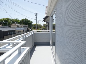 その他画像 【施工例】洗濯物が多い日も、シーツや掛け布団を天日干ししたいときにも嬉しい、広々バルコニーです!