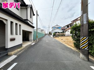 外観 前面道路:南西側公道約5.5m幅