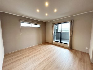 その他画像 【洋室8帖】 大きなベッドを置いてもゆったり過ごせるプライベート空間です。