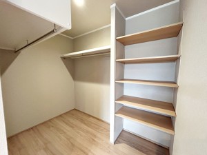 その他画像 【WIC】 ウォークインクローゼットのある住まいで収納上手な生活を実現!衣類だけでなく、箱物や思い出の品もたっぷり収納できます。