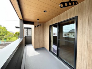 その他画像 【バルコニー】 インナーバルコニーには屋根があるので天候に左右せずにバルコニーを使えます