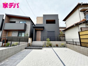 外観 資料のご請求も迅速に対応させていただきます。住宅ローンのご相談もお気軽にお問い合わせください。(右側)