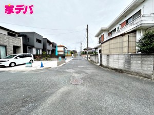 外観 前面道路:南側約5.9m幅