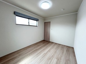 子供部屋 【洋室6帖】 お子様の一人部屋に最適な居室です。ウォークインクローゼット付きで自然とお片付けできる環境に!