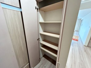 その他画像 パントリースペースは買い置きなどに最適です。充実した収納スペースでキッチンをスッキリ片付けられます。